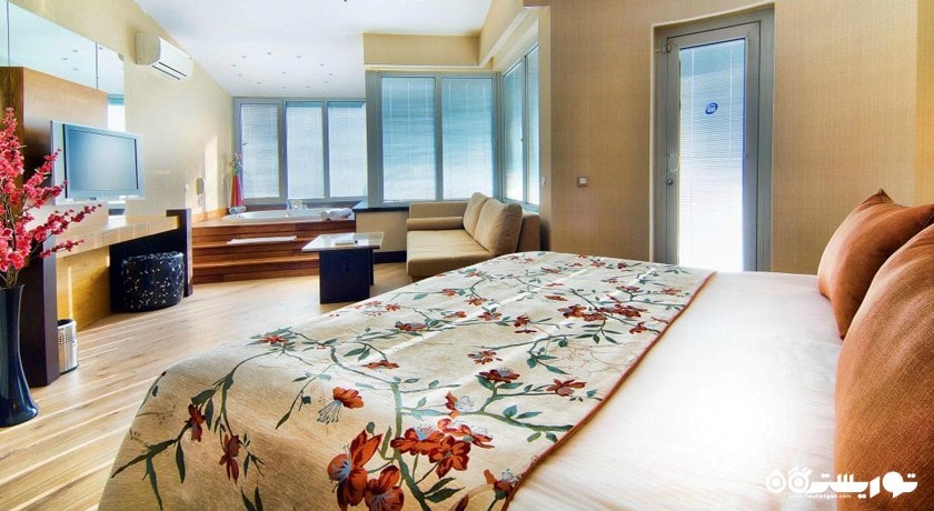 نمای تخت بزرگ سوئیت هتل